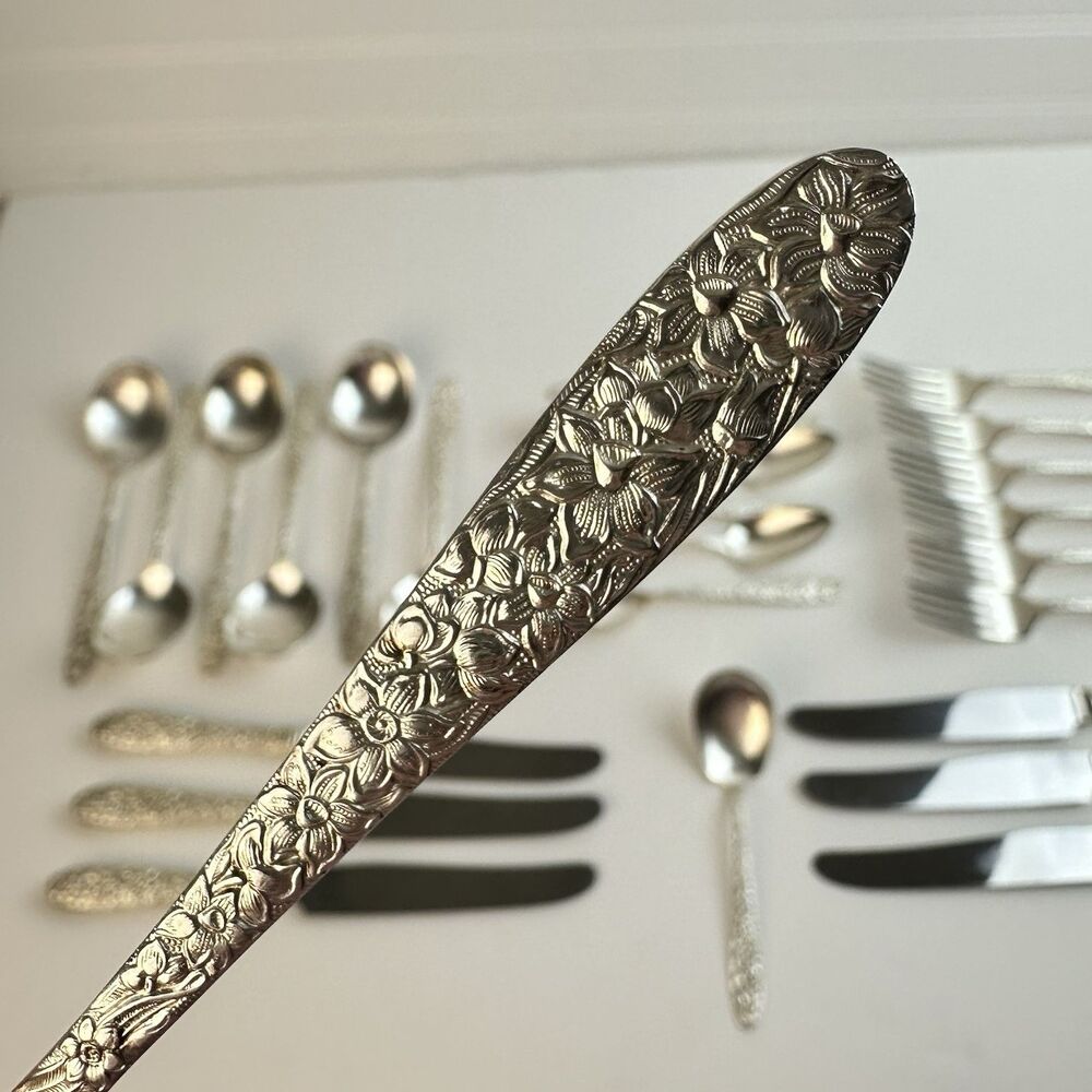 National Silver Co AA Narcissus Floral Silver Plate Flatware 26 Pieces Set